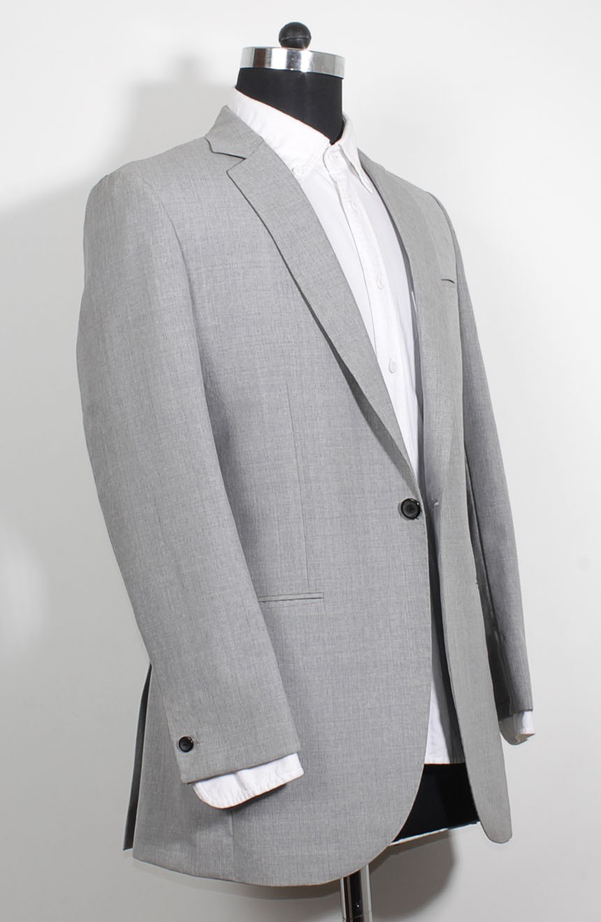 Tom Cruise Collateral suit aka Vincent's grey suit a full side view.